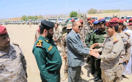 الوكيل بارباع يستقبل وزير الدفاع ويترأس اجتماعًا أمنيًا وعسكريًا موسعًا بوادي وصحراء حضرموت