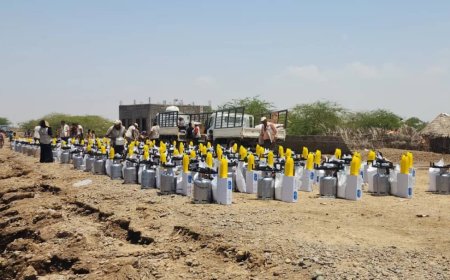 تعز .الخلية الإنسانية تسيّر قافلة إغاثية لمنكوبي السيول في الزهاري والمشالحة