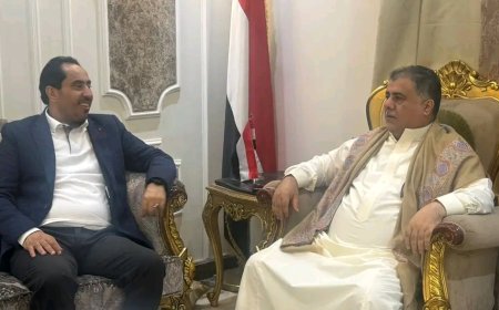 وزير الشباب ورئيس الاتحاد يناقشان أوضاع الكرة اليمنية وسبل حل موضوع أندية عدن