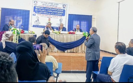 بحضور رئيس جامعة عدن.. كلية الآداب تمنح الدكتوراه للباحث سعيد بلعيدي