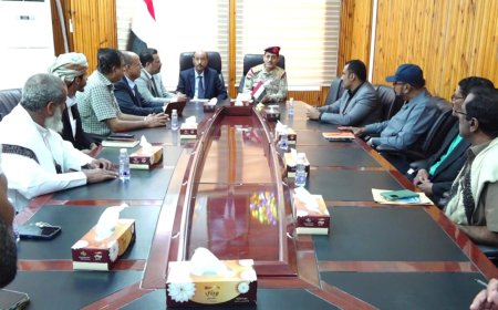 وزير الدفاع ووكيل حضرموت يترأسان اجتماعاً أمنيا مشترك للأجهزة الأمنية والسلطات المحلية بمديرية الوادي والصحراء