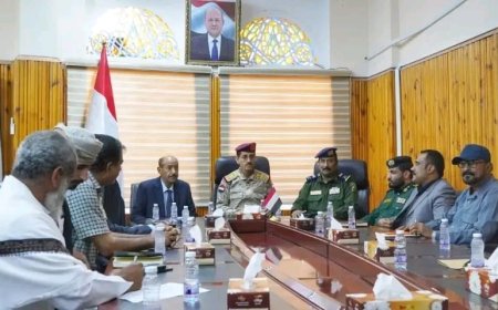 وزير الدفاع ووكيل المحافظة يترأسان اجتماعاً أمنيا مشترك للأجهزة الأمنية والسلطات المحلية بمديريات الوادي والصحراء