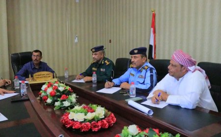 اجتماع بالمهرة يناقش الحد من رمي المخلفات في مجاري السيول