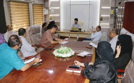 خلال ترأسه إجتماع المكتب التنفيذي.. مدير عام البريقة يحث على مضاعفة الجهود لتحسين الخدمات وتنمية الإيرادات وتكثيف الرش الضبابي