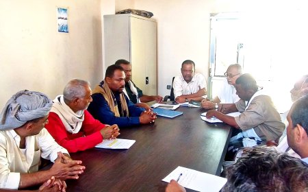 مكتب الشباب والرياضة بلحج يعقد اجتماعه الشهري برئاسة المدير العام عبدالباسط المصفري