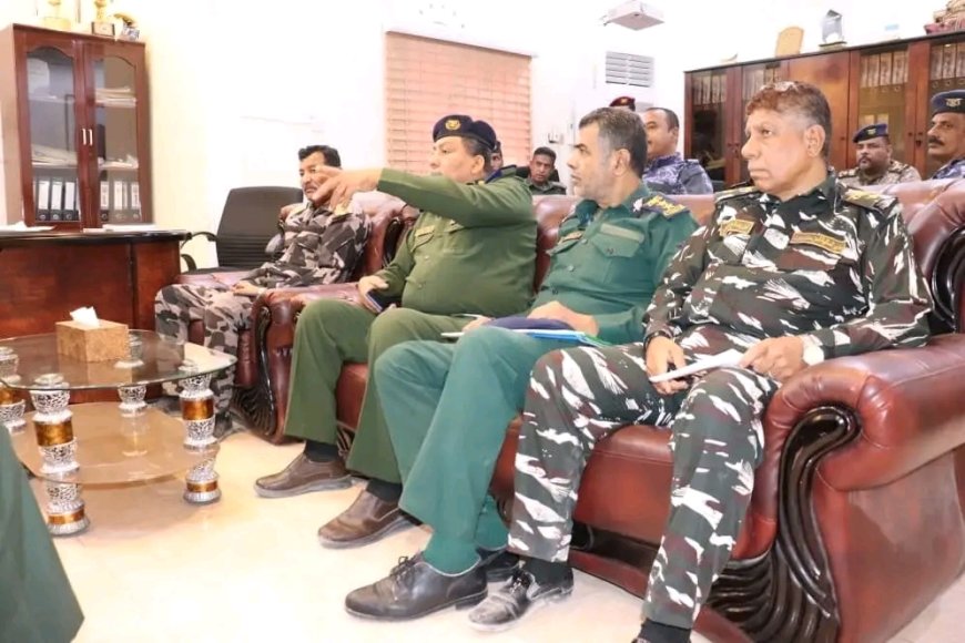 العميد الجابري يعقد إجتماعاً بالضباط القياديين لتعزيز الانضباط ومتابعة الدوريات