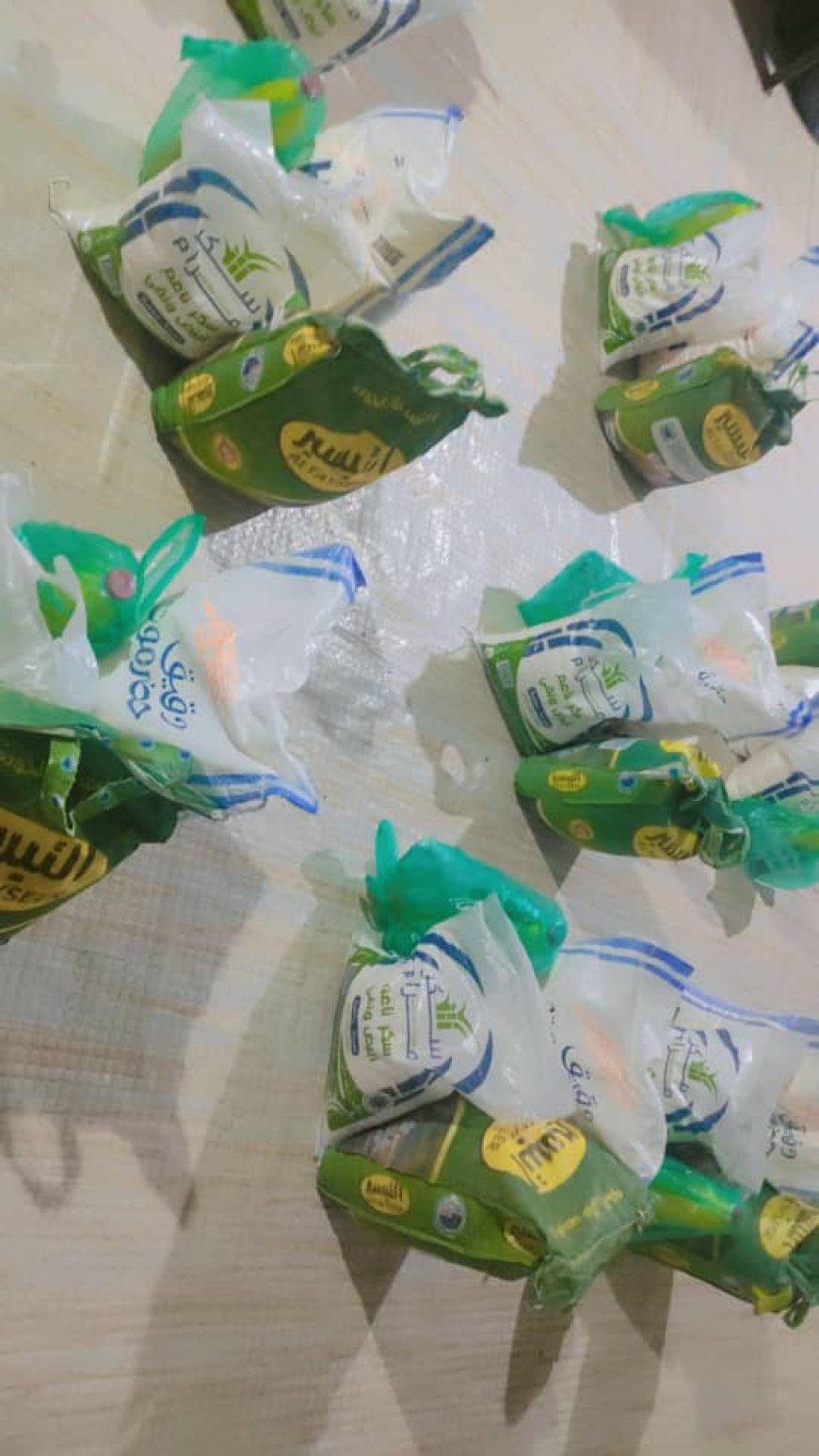 بدعم من اتحاد الجمعيات والمؤسسات عدن.. جمعية الخير النسوية بمودية توزع سلالاً غذائية على الأسر الأشد فقرًا