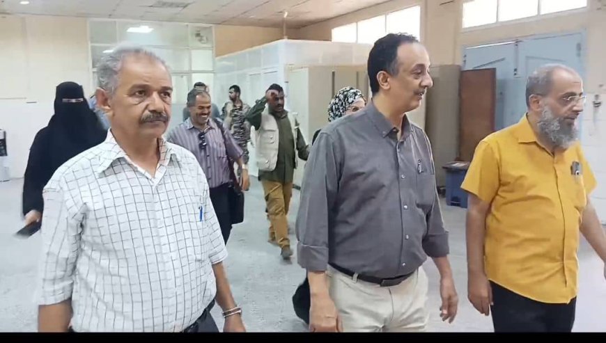 مدير عام الصحة يسّلم مبنى أطباء بلا حدود السابق لمركز علاج الأورام التابع لمكتب الصحة عدن