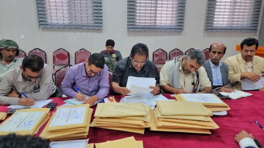 خلال مشاركته في اجتماع لجنة فتح المظاريف.. مدير عام رضوم يثمن جهود قيادة المحافظة ممثلة بالمحافظ ابن الوزير