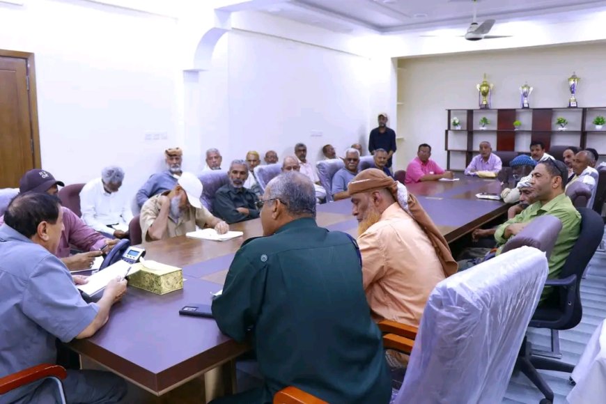 اللواء مطهر الشعيبي يترأس اجتماعا أمنيا موسعا لقيادة البحث الجنائي بعدن