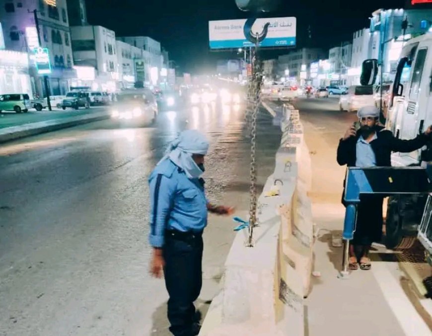تنفيذا للخطة الامنية لشهر رمضان المبارك إدارة شرطة السير بشبوة تتخذ عددا من الإجراءات لتنظيم حركة السير بمدينة عتق