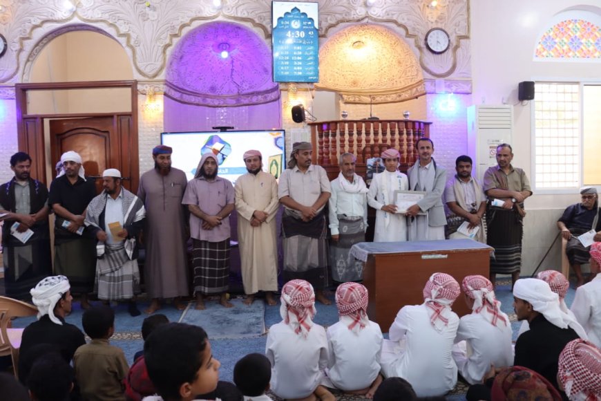 أوقاف مديرية عتق تكرّم ثمانية من حفظة القرآن الكريم في مسجد الخلفاء الراشدين