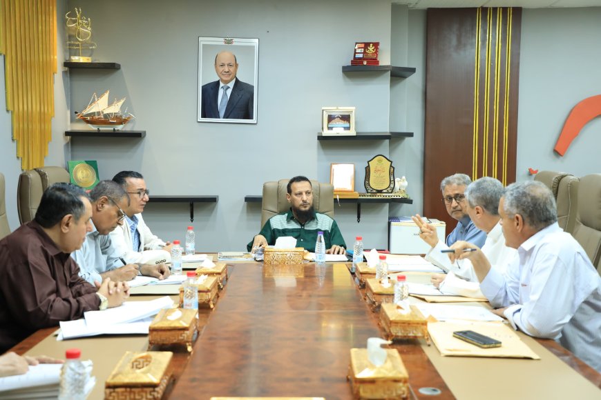 برئاسة المحافظ شيخ.. مجلس إدارة صندوق النظافة والتحسين بعدن يناقش خطة استقبال عيد الفطر والتقرير المالي ومناقصة توريد معدات وآليات جديدة