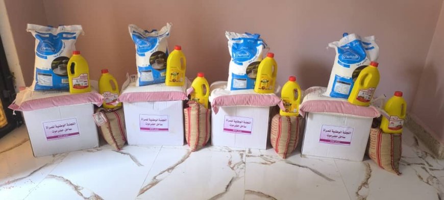 اللجنة الوطنية للمرأة بساحل حضرموت تدشن توزيع السلات الغذائية للموظفين والعاملين والأسر الفقيرة و المحتاجين و الأرامل بالمكلا