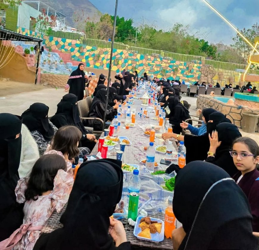 تعز.للعام الرابع على التوالي .. فتيات الحالمة يكسرن احتكار الرجال لمأدبات الافطار الجماعي