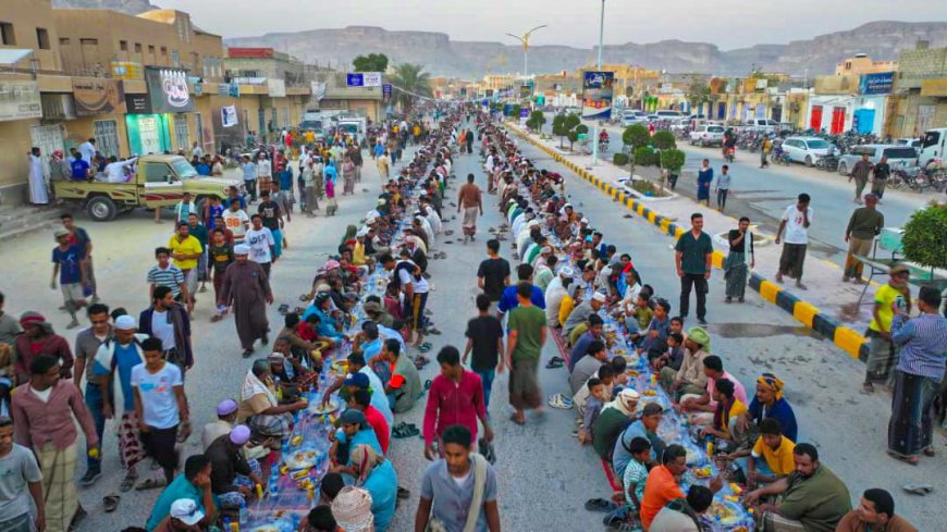 سفراء التطوع تنظم مائدة “تريم الكبرى” وتجمع آلاف الصائمين في إفطار جماعي يعزز قيم التكافل المجتمعي