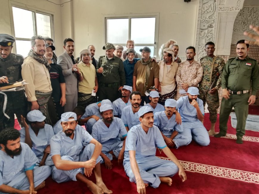 رجال المال والأعمال وفاعلي الخير من أبناء يافع بمبادرة إنسانية يطلقون سراح 14 من نزلاء السجن المركزي بلحج المعسرين