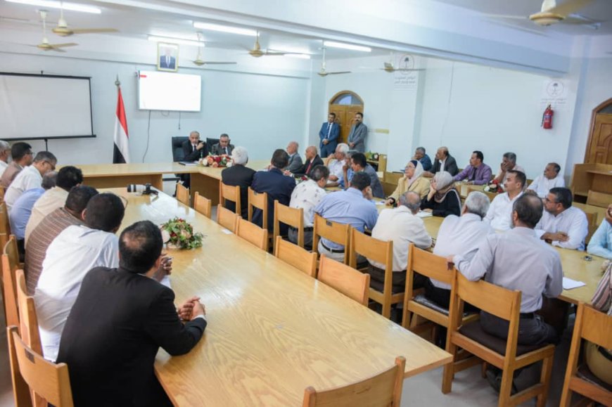 بحضور نائب رئيس مجلس القيادة الرئاسي.. مجلس جامعة عدن يعقد اجتماعًا استثنائيًا