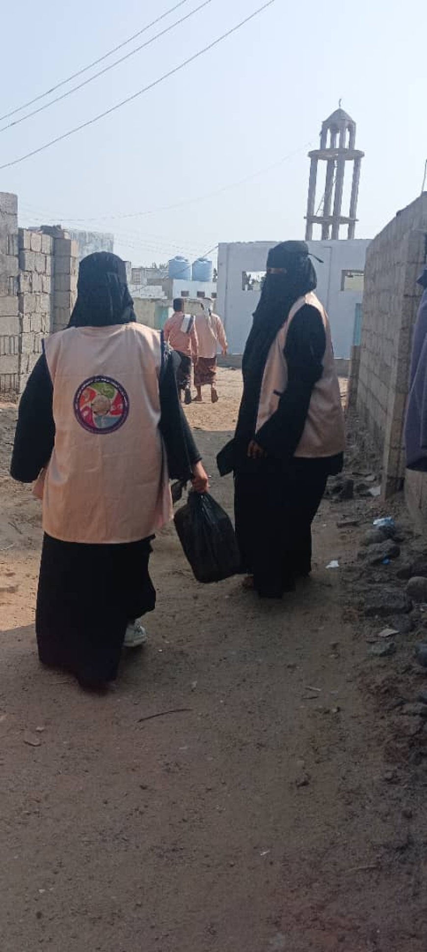 مؤسسة الوردة البيضاء تنفذ المرحلة الثانية من توزيع مشروع إفطار الصائم بزنجبار