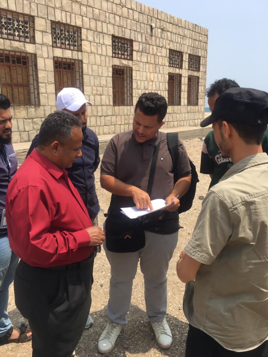 تسليم موقع إنشاء مصنع الثلج المجروش بمنطقة قعوه في البريقة وبدء الأعمال الإنشائية للمشروع