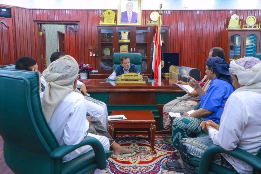 محافظ المهرة يطلع على خطط صندوق النظافة خلال العشر الأواخر والعيد ويؤكد دعم السلطة المحلية لجهود النظافة