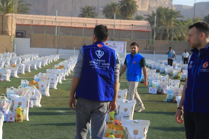 حضرموت: مؤسسة البادية ترسم البسمة على وجوه الأسر والأطفال بتوزيعها 500 سلة غذائية و300 كسوة عيد