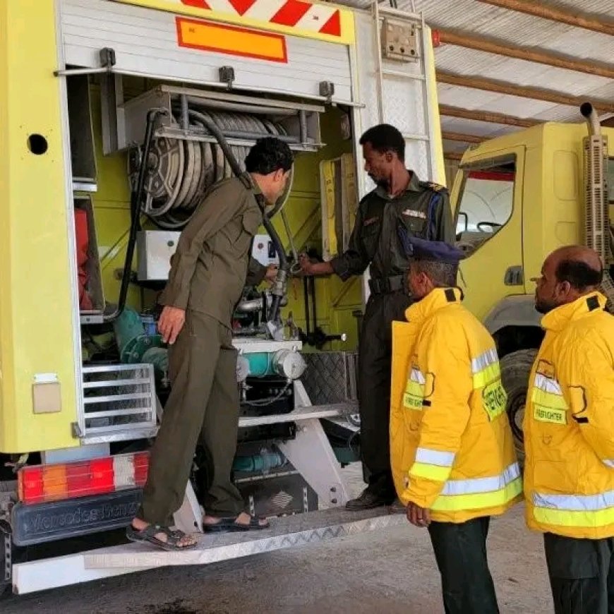 فرق الإطفاء بمديرية شحن تخمد حريقًا في أحد الكرفانات بمنفذ شحن الحدودي