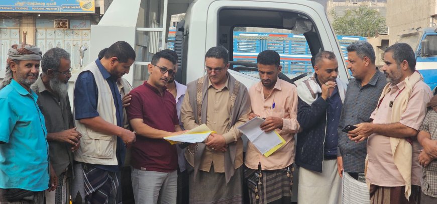 السلطة المحلية بمديرية ردفان تتسلم قلاب نظافة بدعم من منظمة البحث عن أرضية مشتركة