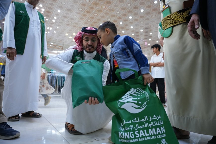 مركز الملك سلمان يدشن مشروع "كسوة فرح" لإدخال البهجة إلى قلوب 3600 طفل من الأيتام والنازحين بمحافظة مأرب