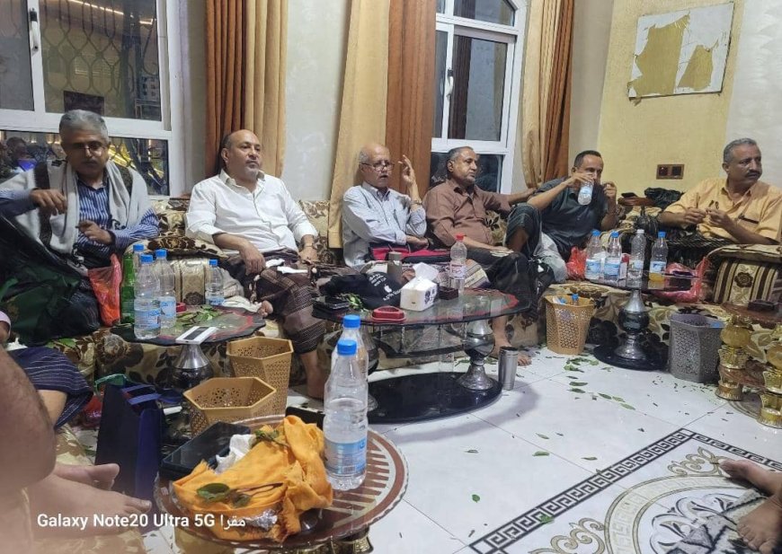 `أمسية سياسية ساخنة في منتدى الشهيد القاضي عاطف بعدن بحضور نائب وزير الصناعة والنائب خالد شائف