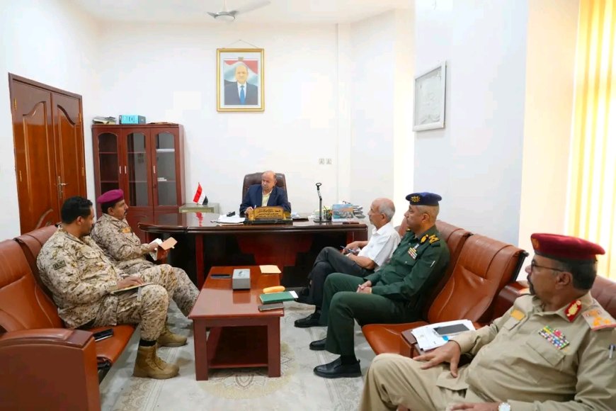 عضو مجلس القيادة الرئاسي محافظ حضرموت يترأس اجتماعاً للجنة الأمنية للوقوف على مستوى تنفيذ المهام الأمنية بالمحافظة