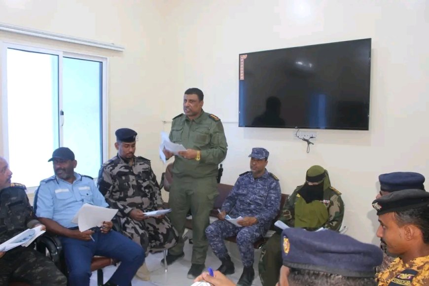اجتماع أمني موسّع بالمكلا لمناقشة ترتيبات تأمين عيد الفطر المبارك