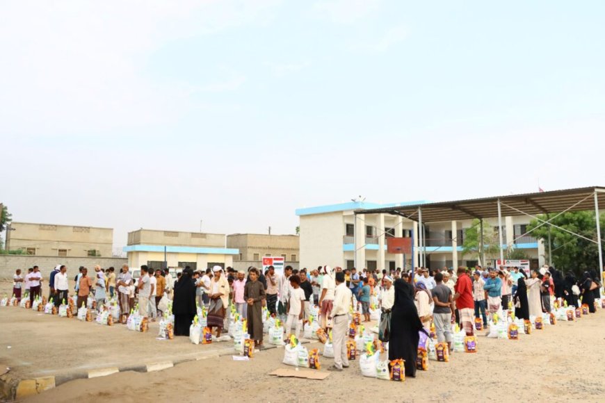 مؤسسة سخاء التنموية توزع سلل غذائية للأسر الأشد احتياجًا في عدن