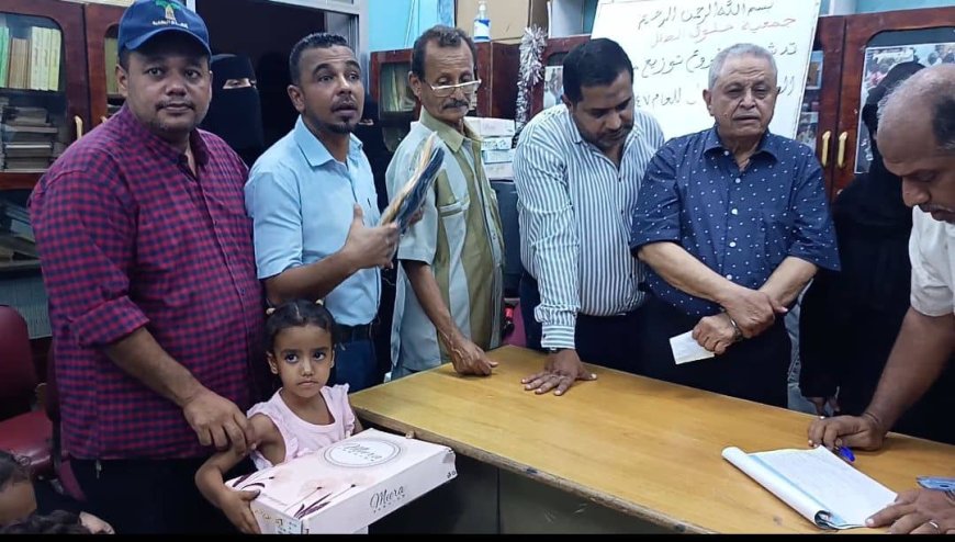 جمعية حقوق الطفل بعدن تدشن مشروع توزبع كسوة العيد لـ400 طفل وطفلة للأسر المتعففة