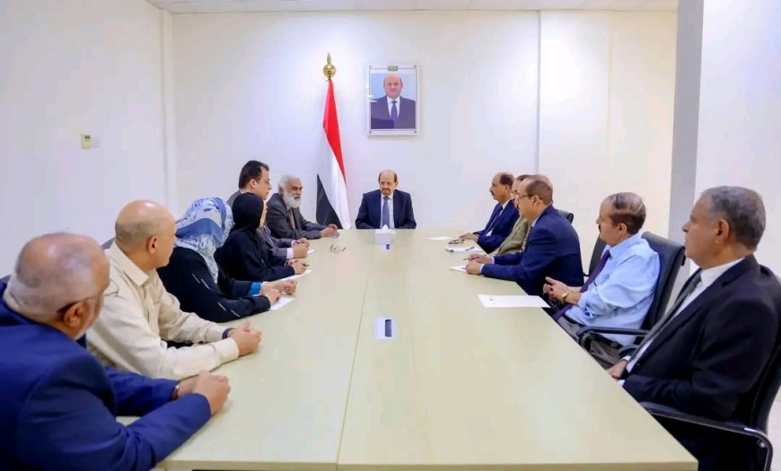 رئيس الوزراء يطلع على سير العمل بوزارة الخارجية ويرأس اجتماعاً لرؤساء الدوائر