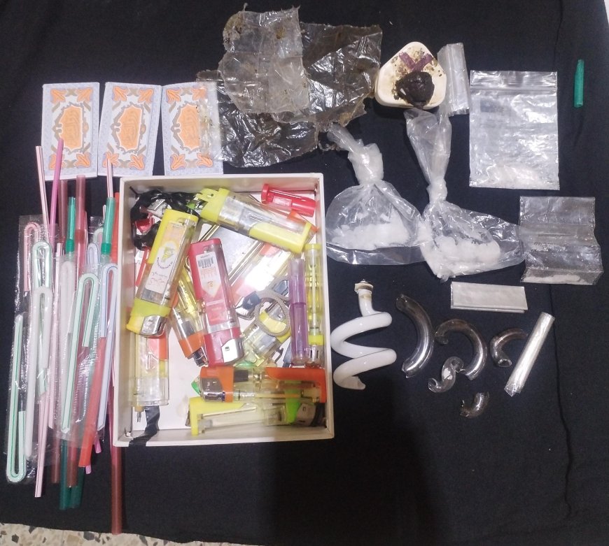 الإطاحة بأحد أخطر مروّجي الشبو والحبوب المخدرة والحشيش في حي السلام بالمكلا وبحوزته قنابل وأسلحة