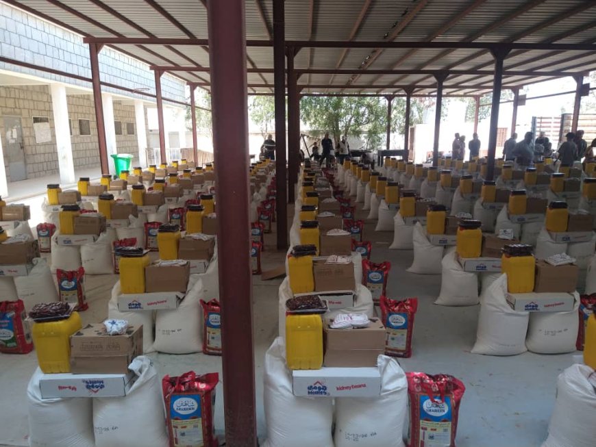 ​بجهود ومتابعة من شيخ منطقة الحبيل.. تدشين توزيع 130 سلة غذائية بقرية الحبيل السفلى بمديرية تبن