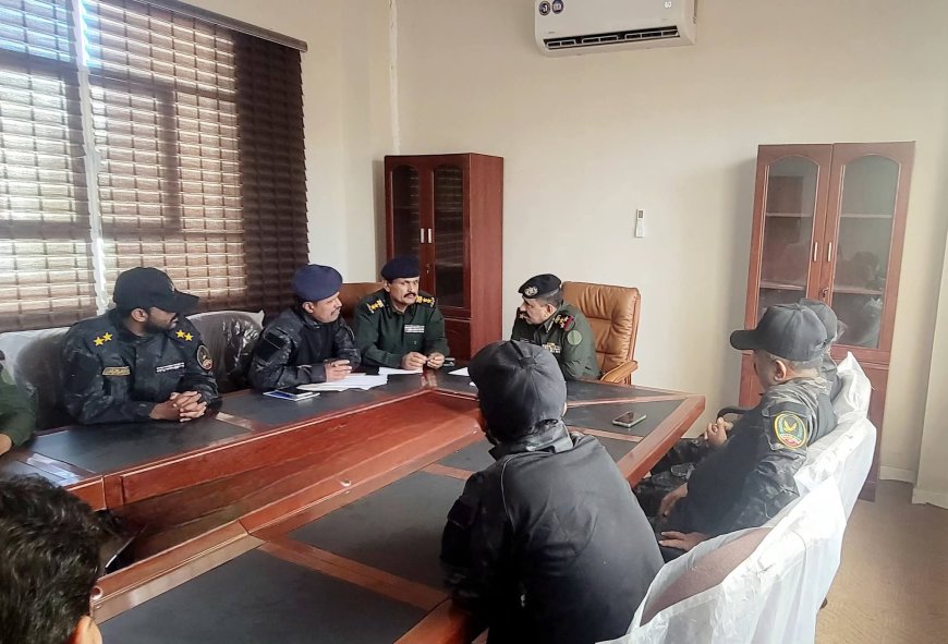 مدير عام شرطة شبوة: يلتقي ضباط إدارة مكافحة المخدرات ويثمن جهودهم المبذولة في حماية المجتمع