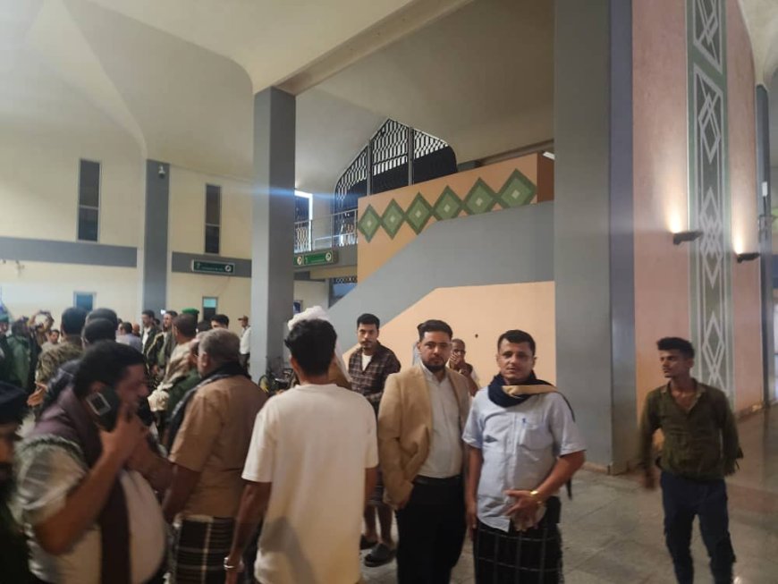 وسط حضور لكبار المسؤولين وقيادات عسكرية.. استقبال حافل لمحافظ لحج الجديد "الحالمي" بمطار عدن