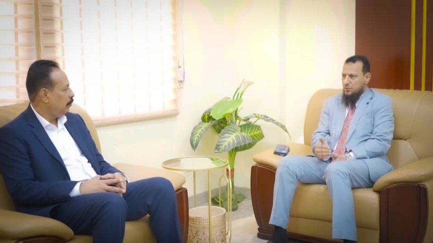 وزير الدولة محافظ العاصمة عدن يناقش مع وزير الأشغال العامة والطرق أولويات الإصلاحات في خطوط السير بالعاصمة