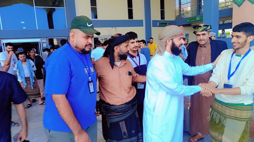 عاجل : محافظ أبين  الدكتور مختار الرباش يصل مطار عدن الدولي قادماً من الرياض.