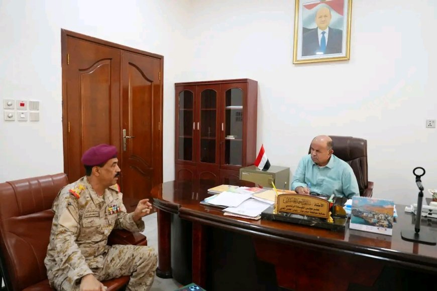 عضو مجلس القيادة محافظ حضرموت يبحث جهود تعزيز الجاهزية الأمنية وانتشار القوات بالمحافظة