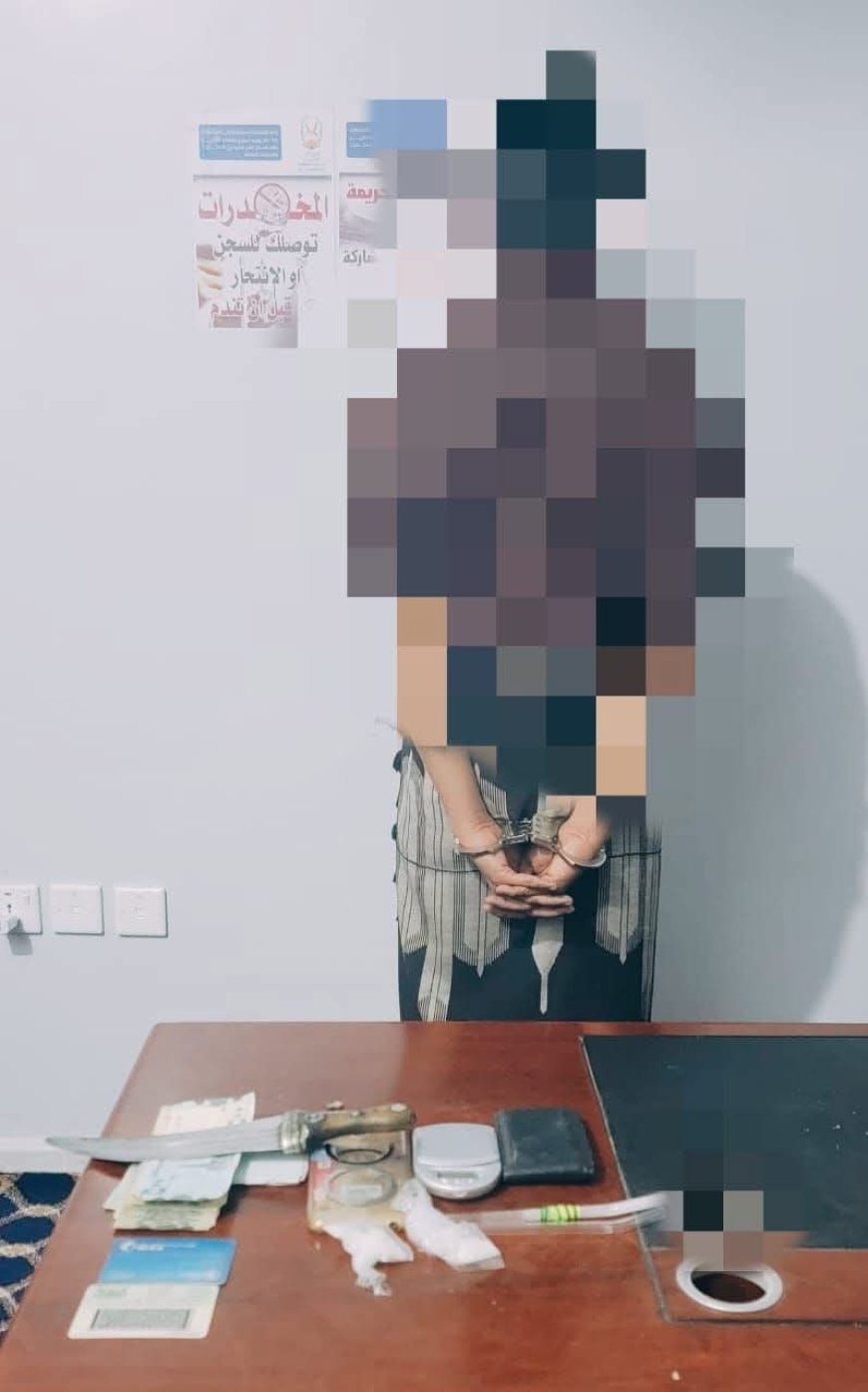 إدارة مكافحة المخدرات بشبوة تضبط أحد أخطر مروجي المخدرات في مدينة عتق