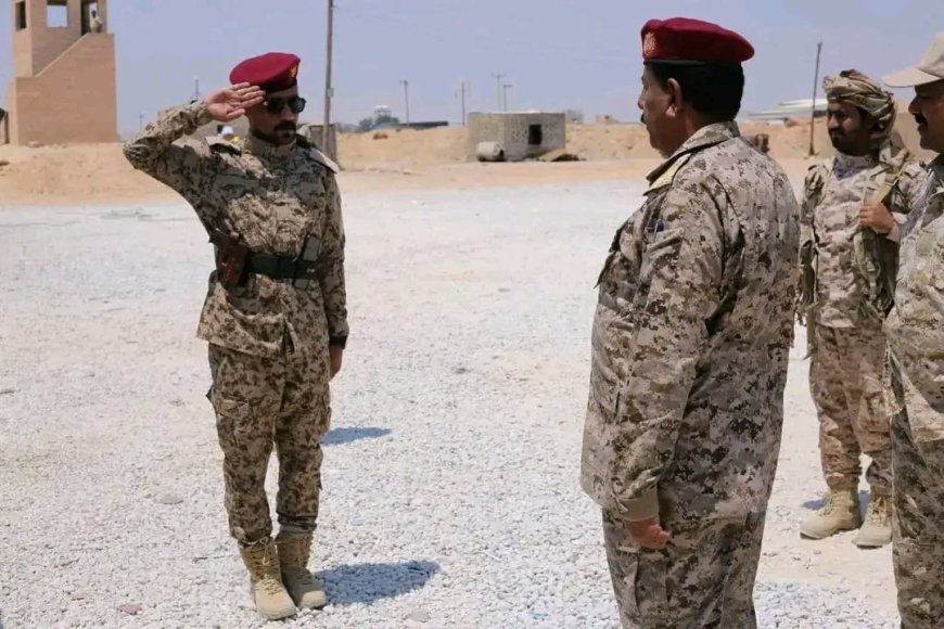 قائد المنطقة العسكرية الثانية يتفقد جاهزية النقاط العسكرية الرئيسية على مداخل مدينة المكلا ومستوى سير المهام فيها