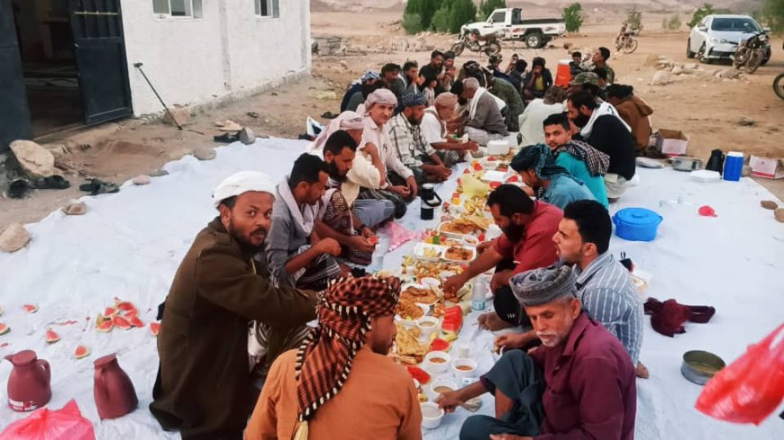 قوات الطوارئ بالأمن الوطني بمحافظة أبين تقيم مأدبة إفطار جماعي على روح الفقيد صالح مقبل سلٌام