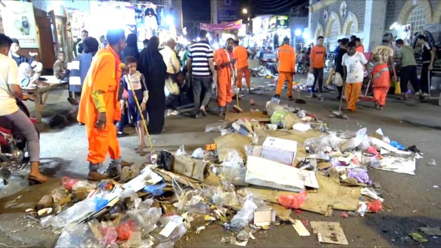 صندوق النظافة بعدن ينفذ حملات مكثفة لرفع مخلفات الأسواق والمحلات التجارية ليلة عيد الفطر المبارك