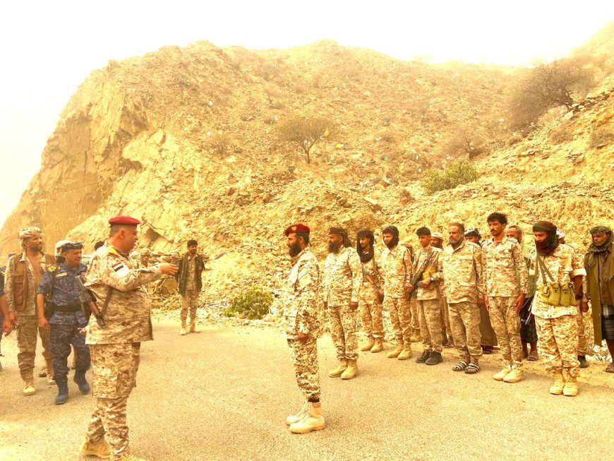 زيارة عيدية لقائد اللواء 115 وقائد النجدة اقليم عدن لمقاتلي جبهة الحلحل