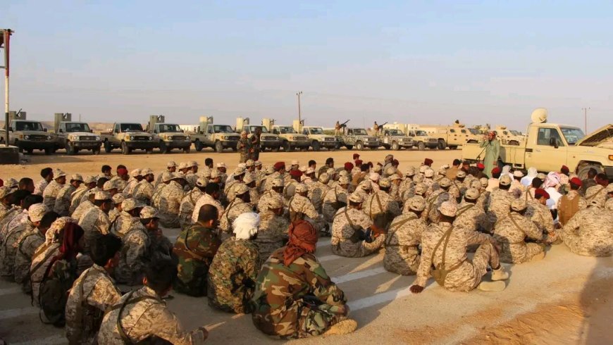 قيادة وضباط قوات درع الوطن في المهرة يؤدون صلاة عيد الفطر بمحور الغيضة