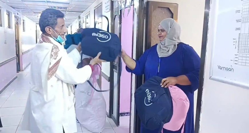 بمناسبة عيد الفطر المبارك.. مدير مستشفى الصداقة يوزع حقائب الأمومة لحديثي الولادة والأمهات