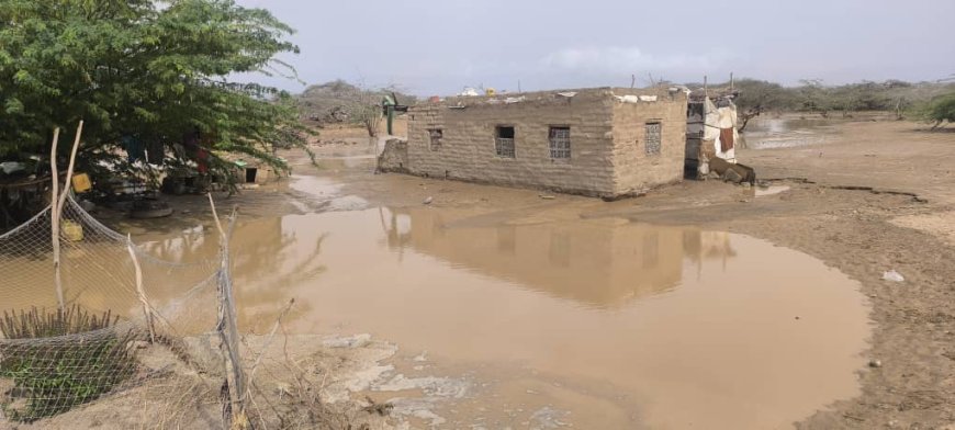 سيول جارفة تضرب مديرية أحور وتخلف أضراراً واسعة في المناحل والمنازل